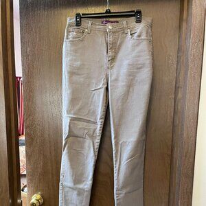 Gloria Vanderbilt Mushroom dye high rise straight leg jeans size 8 Tall